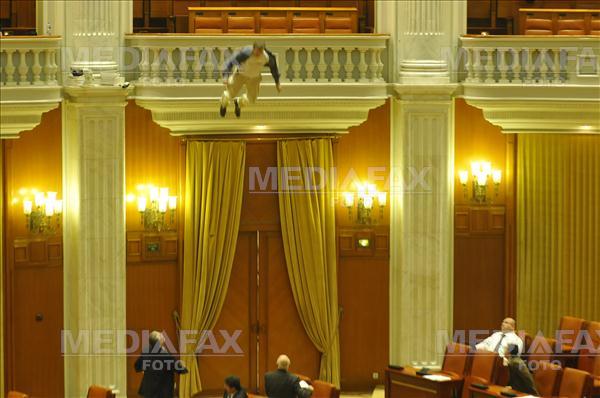 PARLAMENT - BARBAT- PROTEST
